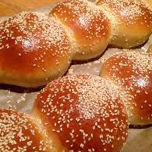 فرادة عجين ذات ثلاث أسطوانات